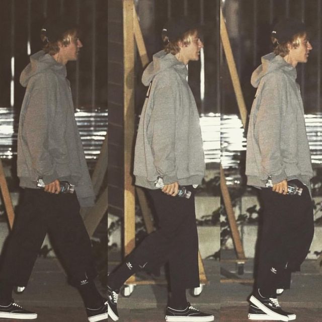 Les chaussures noires Vans Authentic portées par Justin Bieber sur son compte Instagram