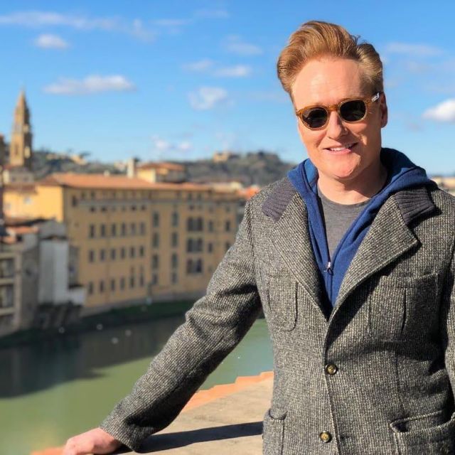 The pair of sunglasses worn by Conan O'brien in Tuscany (photo Instagram)