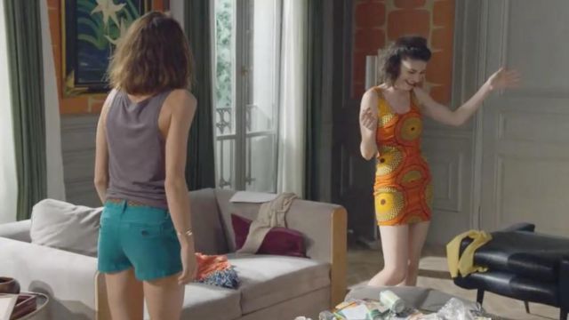 Le short en jean vert porté par Estelle Cantorel (Elodie Varlet) dans Plus belle La Vie S14E3582