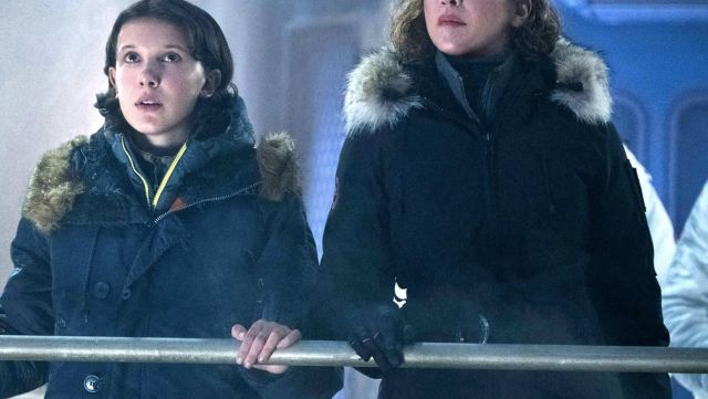 Parka hooded blue filled Madison Russell (Millie Bobby Brown) in Godzilla : King of the monsters