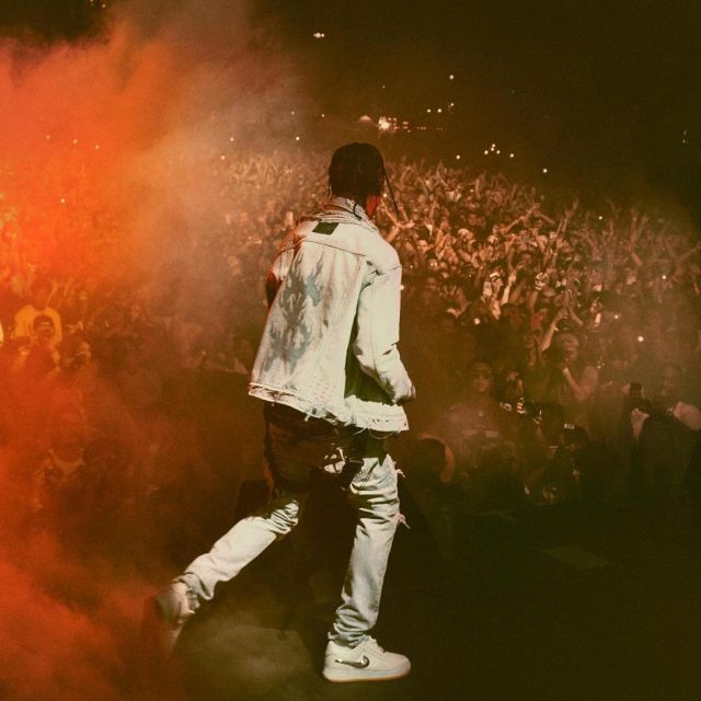 Les baskets blanches Nike Air force 1 low "Travis Scott" porté par Travis Scott sur son Instagram compte