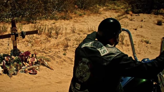 The patch club biker Mayans (face maya) in the series Mayans S01E01