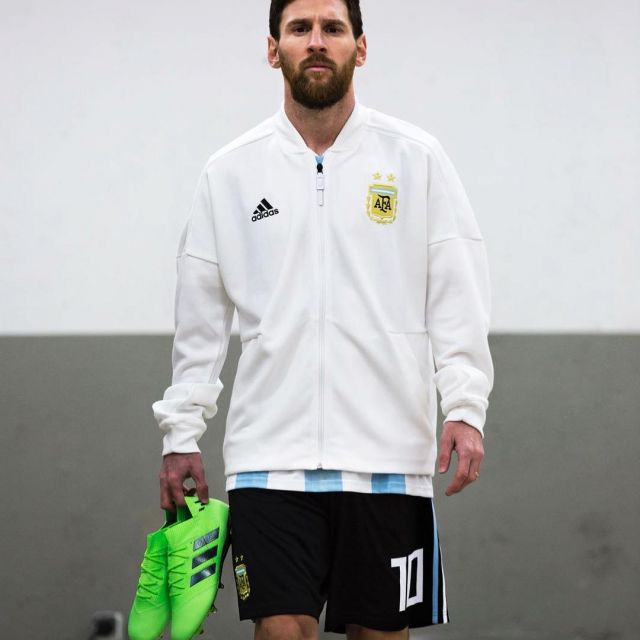 Cleats green Adidas Nemeziz green Lionel Messi on his account Instagram |  Spotern