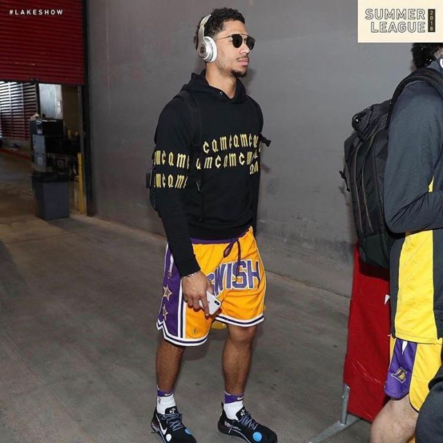 Sneakers Nike Zoom Fly Mercurial Fk/ow "blanc cassé" porté par Josh Hart sur Instagram account @leaguefits