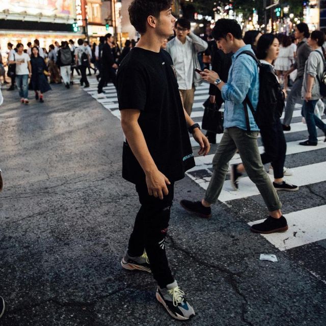 Les Sneakers Adidas Yeezy Boost 700 "wave Runner"  portées par Martin Garrix sur son compte instagram