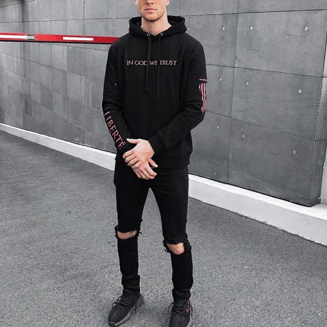 Sneakers black adidas Yeezy Boost 350 V2 Black Red of the Handball player Nils Kretschmer on his instagram