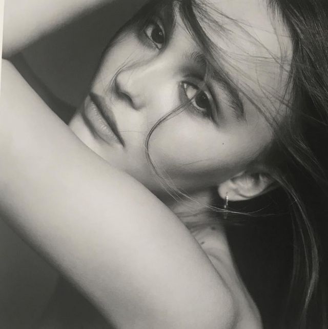 The earrings Creoles of Lily-Rose Depp on Instagram