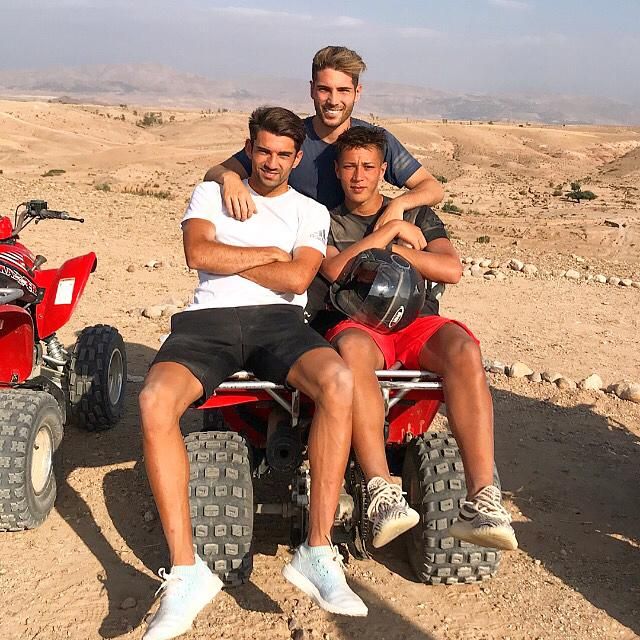 yeezy 350 zebra gris