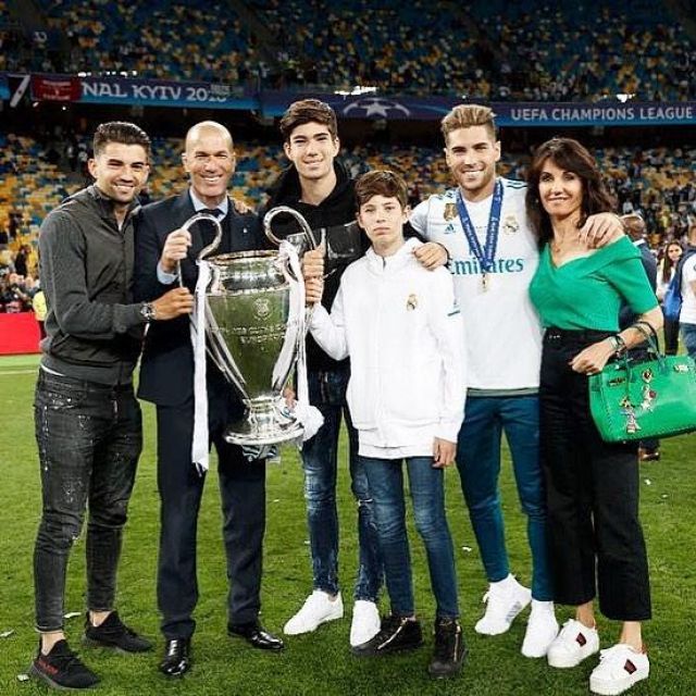 The white sneakers to hardware platform white Gucci Véronique Zidane (mother of Enzo Zidane) on Instagram