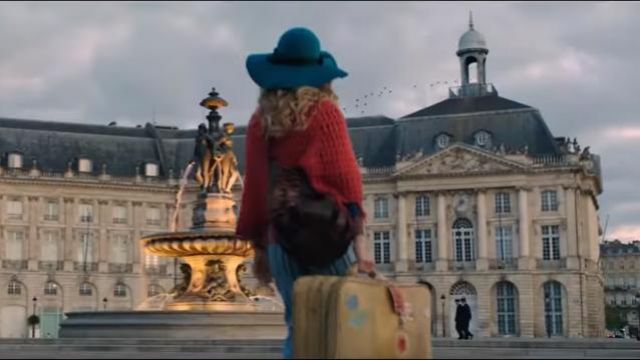 La capeline bleu de Donna (Lily James) de Mamma Mia 2 : Here We Go Again