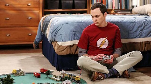 The red t-shirt, The Flash worn by Sheldon Cooper (Jim Parsons) in The Big Bang Theory S07E10