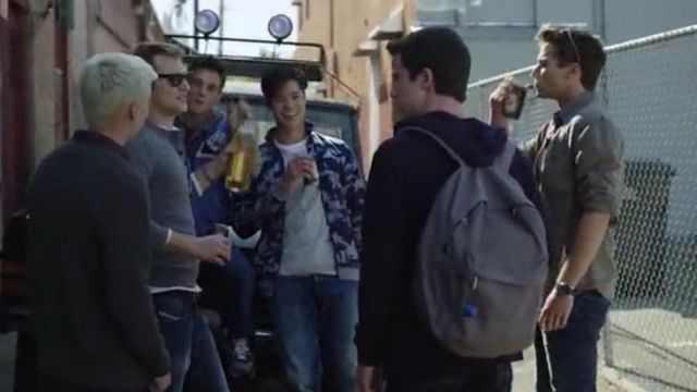 The blue jacket Adidas printed camouflage of Zach Dempsey (Ross Butler) in 13 reasons why S01E03