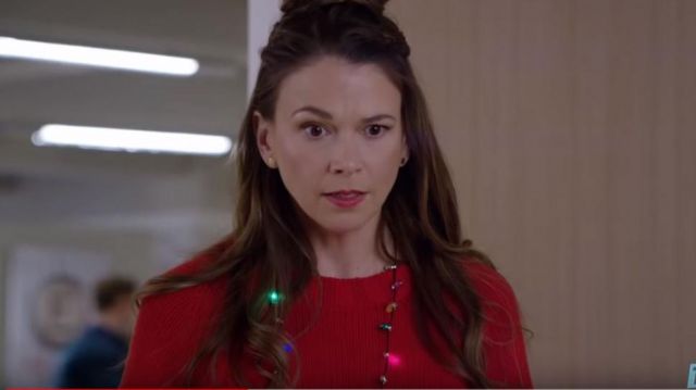 Le collier effet guirlande de Liza Miller (Sutton Foster) dans Younger S05E07