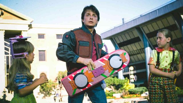 La réplique de l'hoverboard de Marty McFly (Michael J. Fox) dans Retour vers le futur II