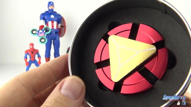 Le hand spinner rond Iron man dans la vidéo youtube 11 Hand Spinner Super Héros Fidget Finger Rare Captain America Iron Man SpiderMan Jouet Toy