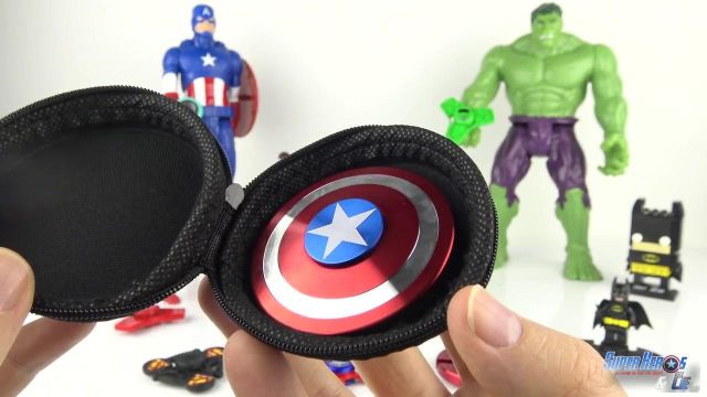 Le hand spinner rond Captain america dans la vidéo youtube 11 Hand Spinner Super Héros Fidget Finger Rare Captain America Iron Man SpiderMan Jouet Toy