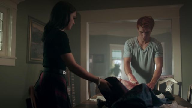 The plaid skirt worn by Veronica Lodge (Camila Mendes) in Riverdale S02E01
