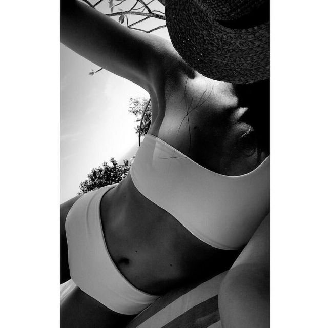 Le maillot de bain deux pièces blanc Solid & Striped Swim Team Isabeli Bikini Bottoms de Lily Aldridge