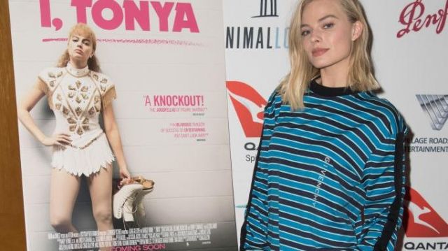 Le Striped cotton sweatshirt à rayures Givenchy de Margot Robbie pour La première de Moi, Tonya
