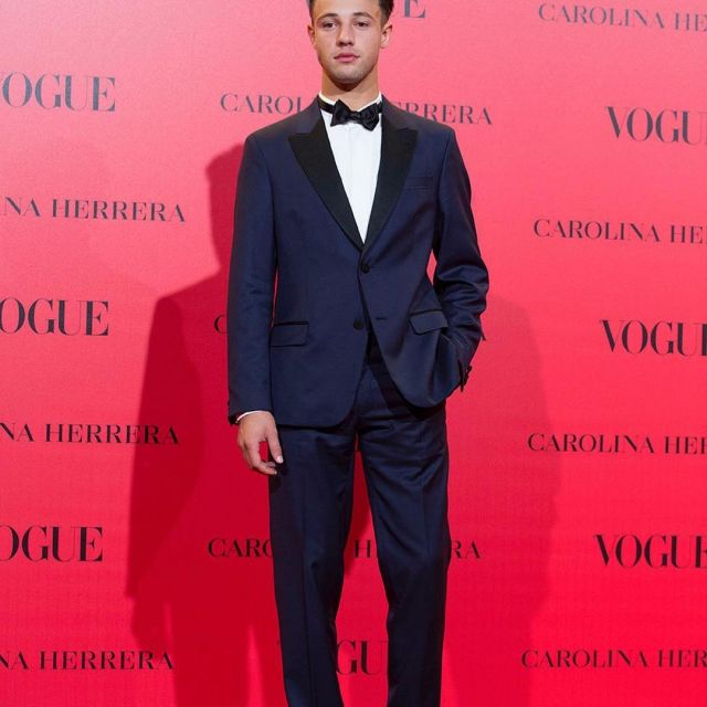The bow tie black worn by Cameron Dallas on his account Instagram