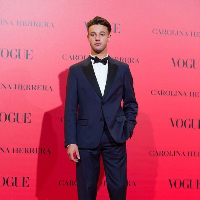 The white shirt worn by Cameron Dallas on his account Instagram