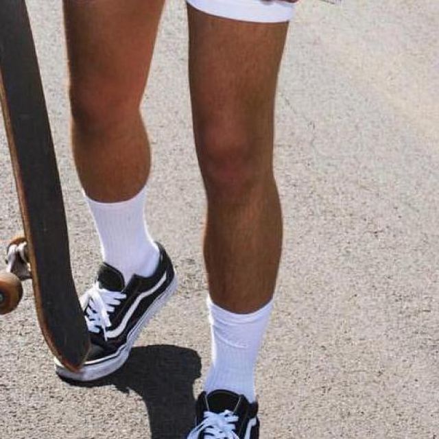 Les sneakers Vans Old Skool noires portées par Cameron Dallas sur son compte Instagram