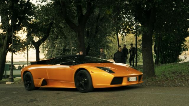 The Lamborghini Murciélago of Spadino Anacleti (Giacomo Ferrara) in Suburra S01E01