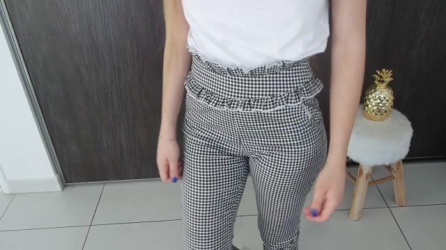 Pantalones a cuadros Shein en el video de BIG HAUL / TRY EN LA PRIMAVERA DE 2018 | Zara, Pull&bear.. por OnlyCarlaMakeup | Spotern