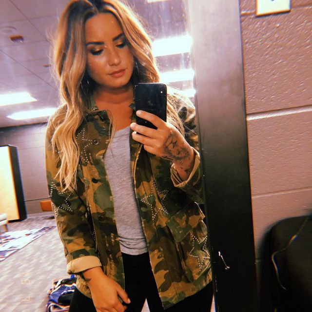 The jacket with a camouflage star Demi Lovato on Instagram