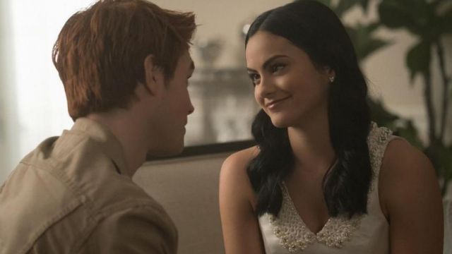 The jacket beige Levi's (The Trucker Jacket in Chino Padox Canvas) Archie Andrews (K. J. Apa) in Riverdale S02E12