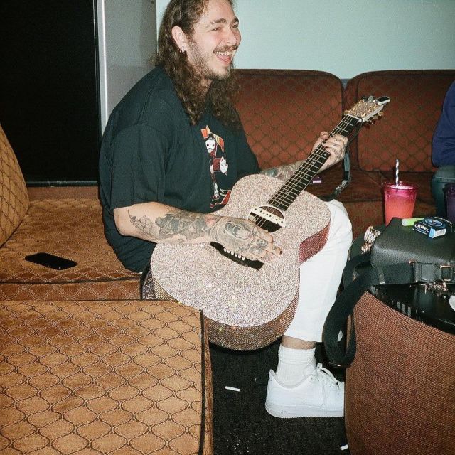 Sneakers Nike Air Force 1 07 white worn by Post Malone on his account Instagram