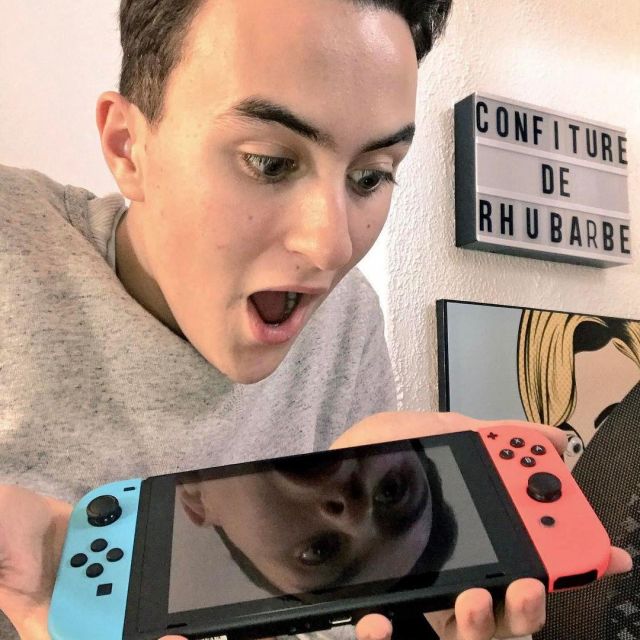 La consoles Nintendo Switch vue sur le compte Instagram de Hugo Posay (@hugop0say)