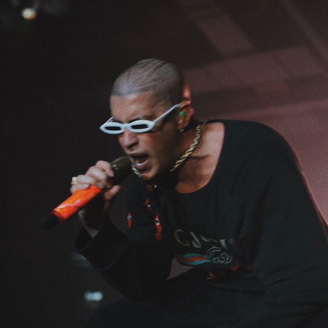 The sweatshirt Gucci x comme des garçons Bad Bunny in concert on a photo to Instagram