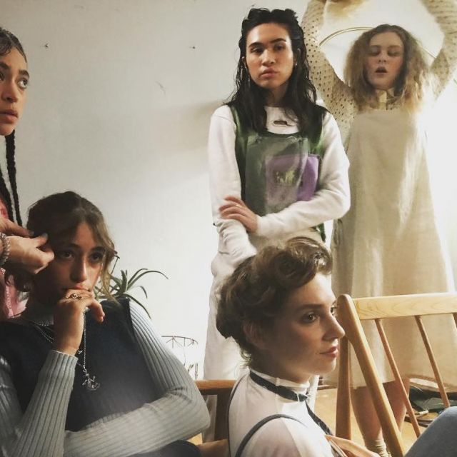 The pull white on the account Instagram of maya_hawke