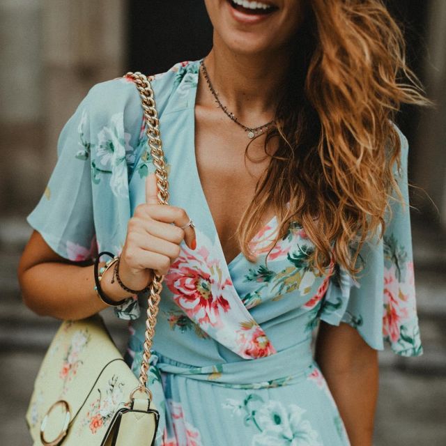 Vestido floral de Asos visto en la cuenta de instagram de Safia Vendome