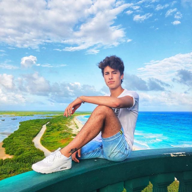Las zapatillas nike Air Max 90 blancas que lleva Juanpa Zurita en su cuenta de Instagram