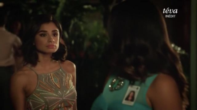 The top straps of Lina (Diane Guerrero) in Jane the virgin S02E02