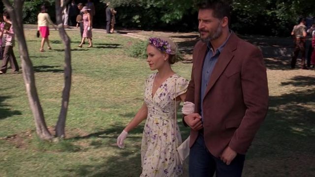 La robe blanche à fleurs McGinn de Soo­kie Stack­house (Anna Pa­quin) dans True Blood S06E10