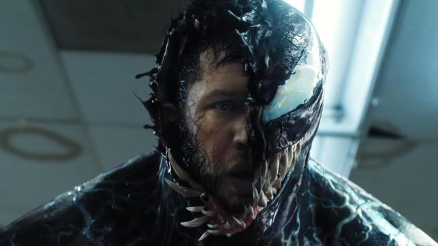 Le masque de transformation de Ve­nom / Ed­die Brock (Tom Hardy) dans Ve­nom