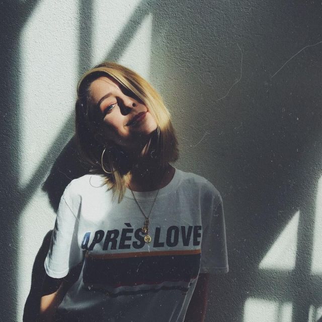 The tee shirt OU After Love short red seen on the account instagram of zoella