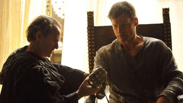 The gauntlet golden Jaime Lannister (Nikolaj Coster-Waldau) in Game of Thrones S04E01