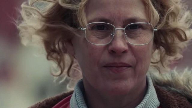 Glasses of view of Tilly Mitchell (Patricia Arquette) in Escape at Dannemora