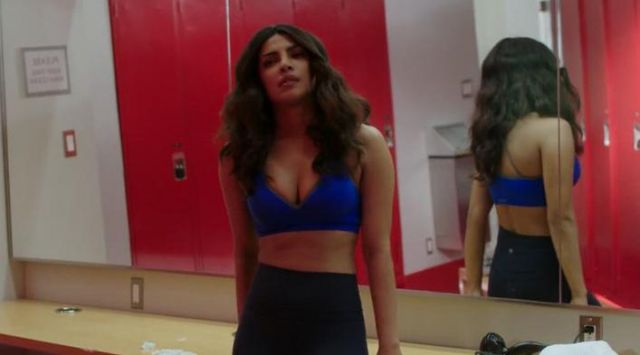 La brassière de sport bleue de Alex Parrish (Priyanka Chopra) dans Quantico S01E21