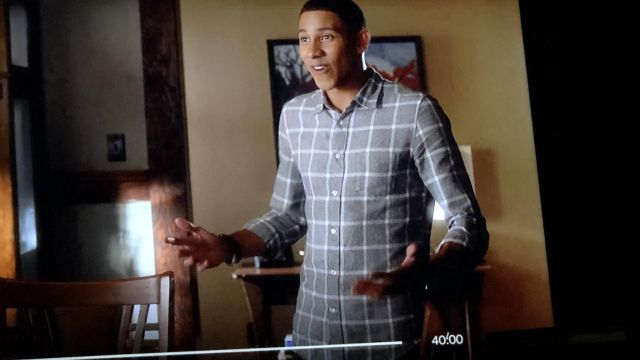 The plaid shirt of Wallace F. West aka Wally (Keiynan Lonsdale) in The Flash