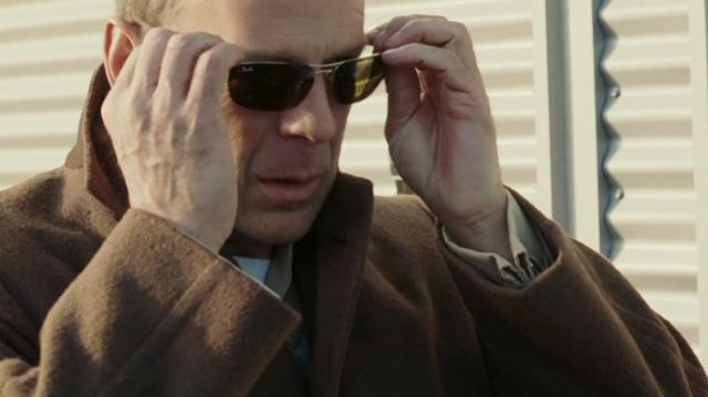Sunglasses Ray-Ban of Mr. Goodkat (Bruce Willis) in Slevin