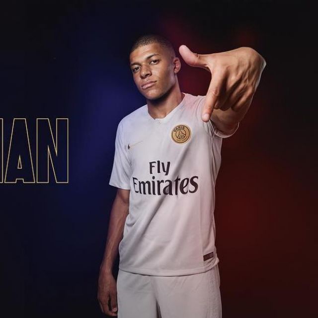 The football shirt 2018-2019 PSG outside worn by Kylian Mbappé on his ...