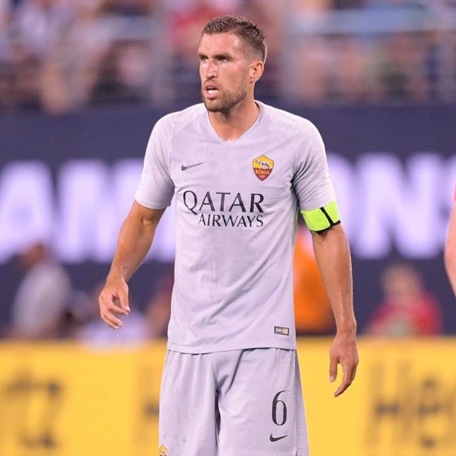 The Nike outside AS Roma season 2018-2019 worn by Kevin Strootman on the  account Instagram of the club | Spotern
