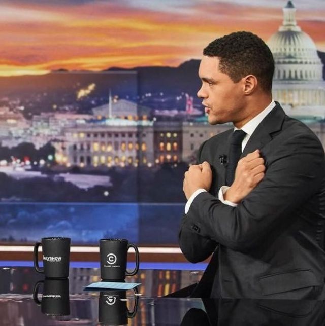 The mug-The daily show with Trevor Noah on the account Instagram of Trevor Noah