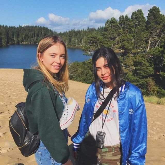 The pair of Converse Chuck Taylor All Star OX white on the account Instagram of Sydney Sweeney
