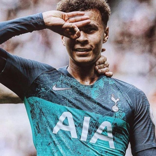 Le maillot Nike third de Tottenham Saison 2018-2019 porté par Dele Alli sur son compte Instagram